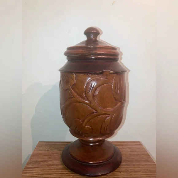 Wood carved jar with lid - Picture 6 of 7